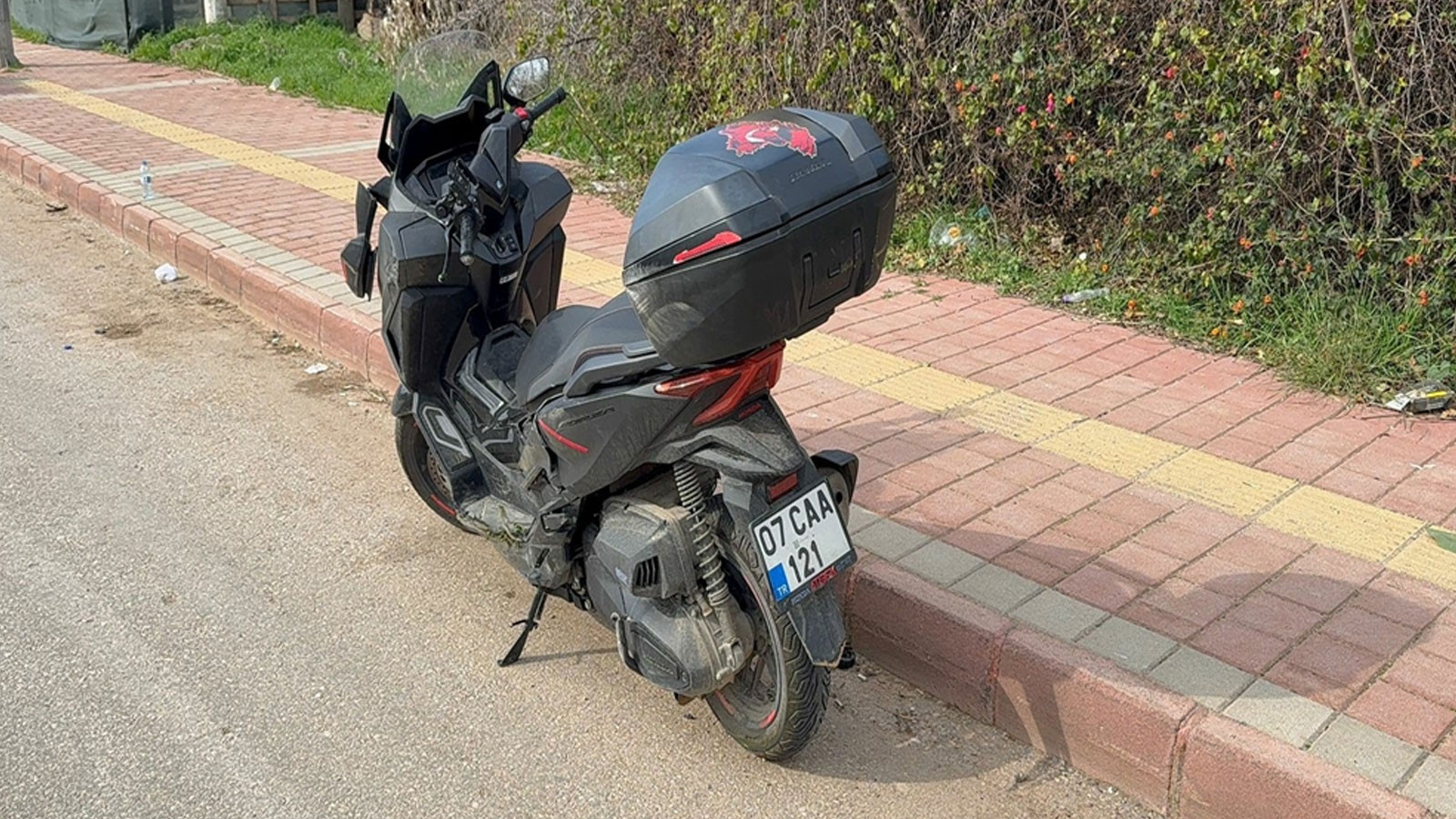 Antalya'da lise öğrencisi, karne almak için giderken geçirdiği kazada öldü.