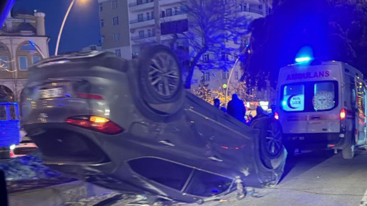 Diyarbakır'da trafik kazasında 2 çocuk dahil 3 kişi yaralandı.