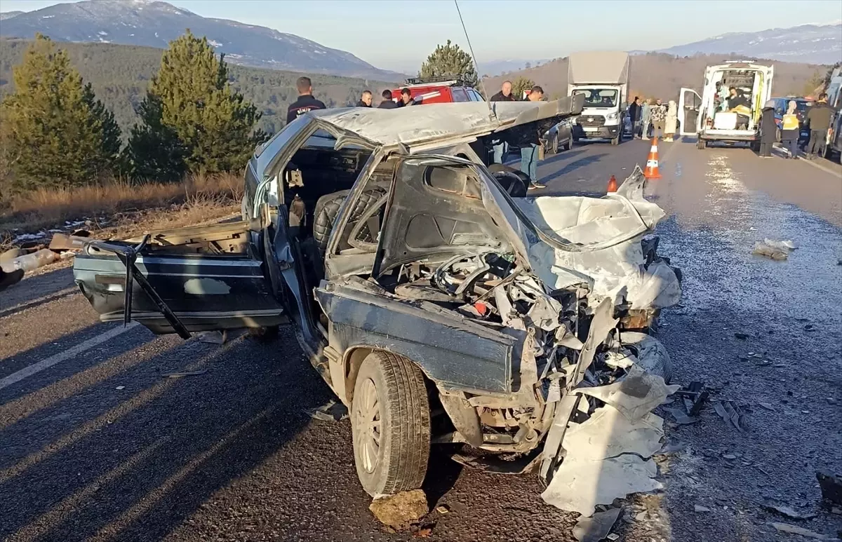 Simav'da Kaza Sonucu 1 Kişi Hayatını Kaybetti, 4 Kişi Yaralandı.