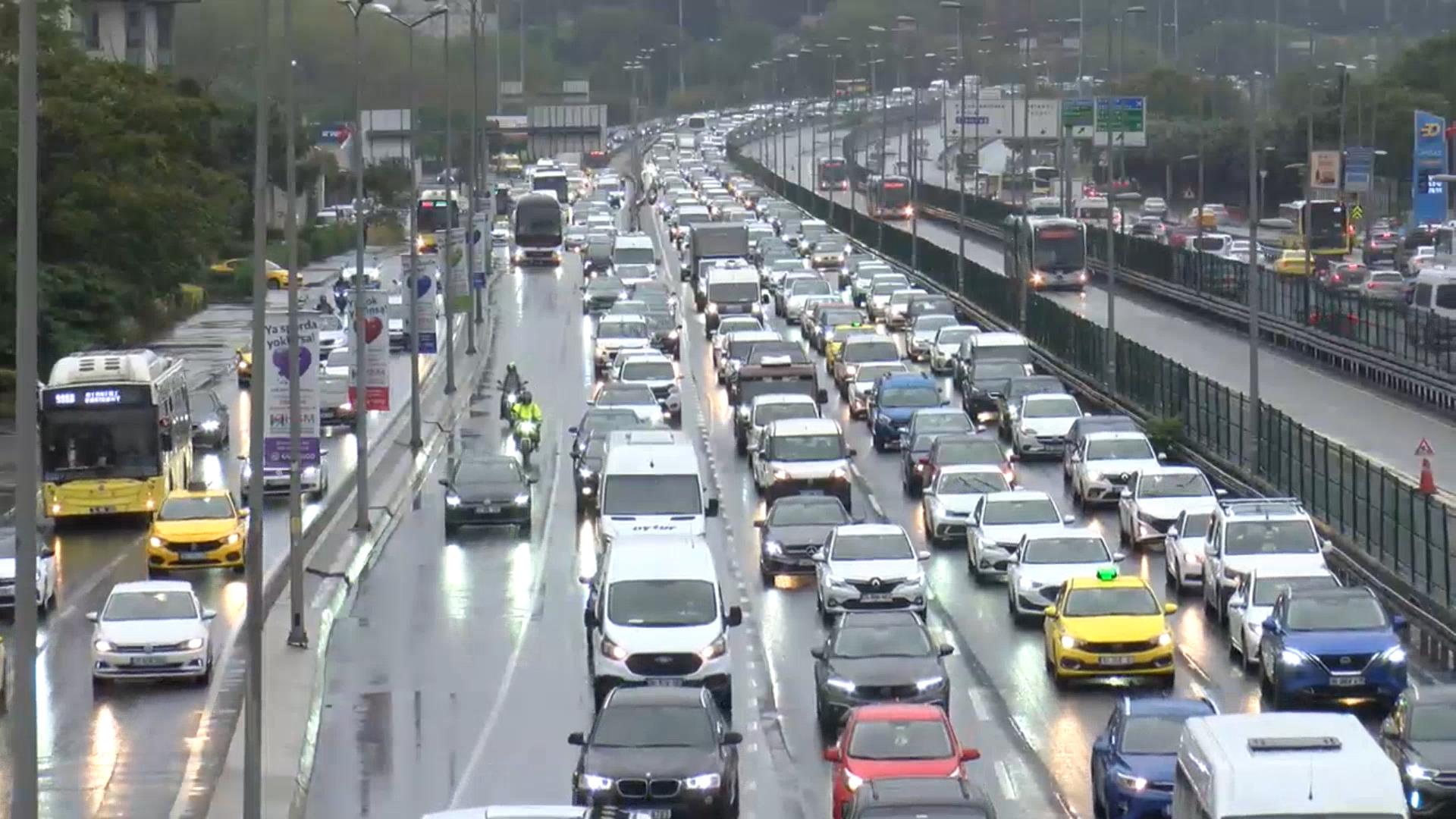 Türkiye'de Endişe Veren Trafik Durumu: Her Saat Ortalama 77 Kaza, Günde 7 Ölüm