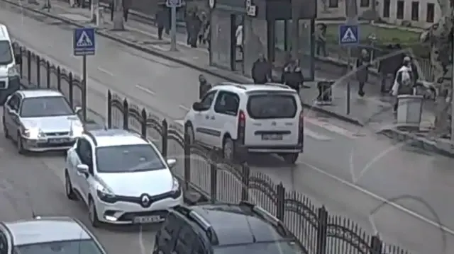 Amasya'da yayaya çarpan kaza güvenlik kamerasında görüntülendi.