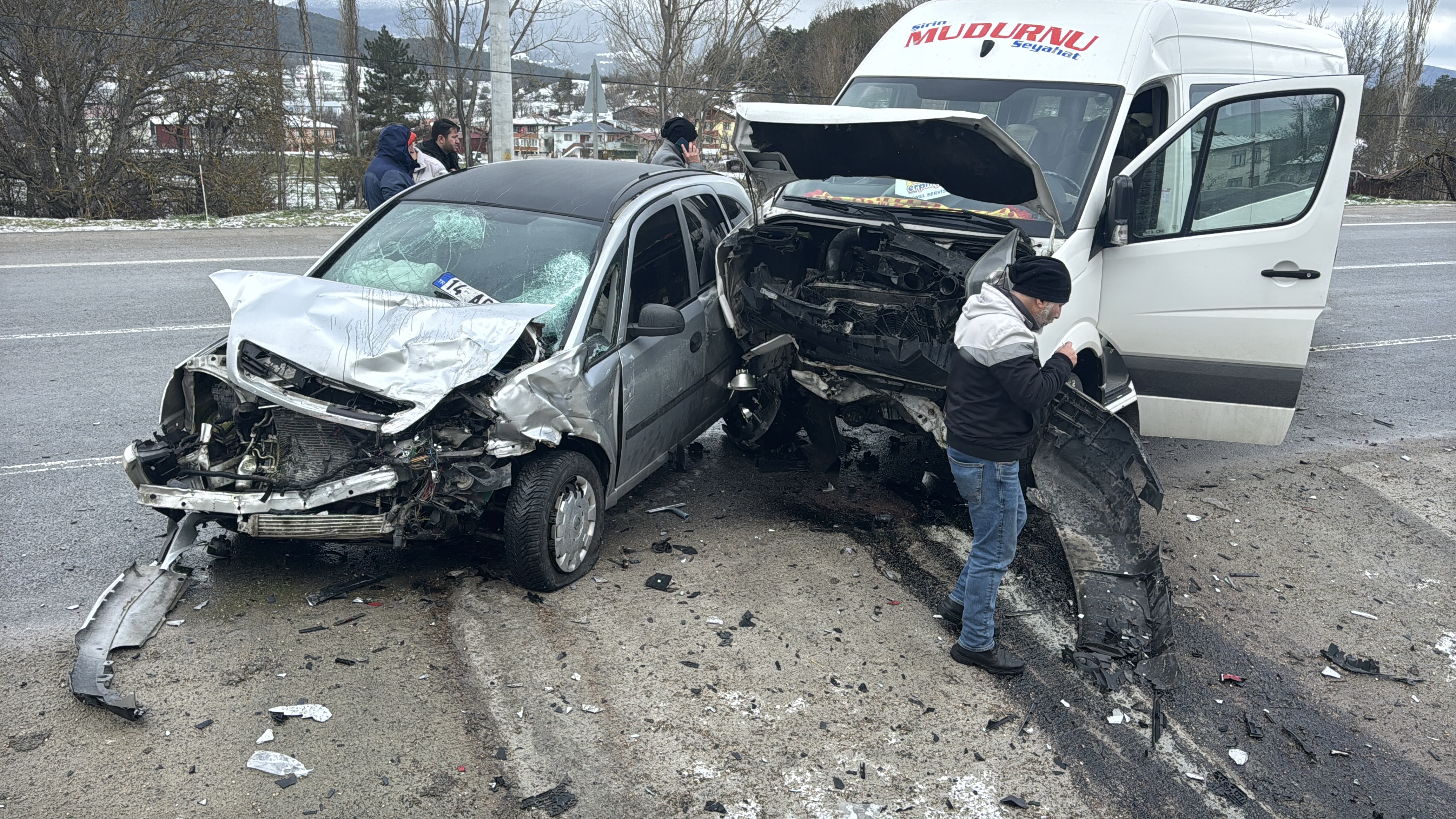Bolu'da trajik kaza! Bir kişi hayatını kaybetti, dokuz kişi yaralandı.