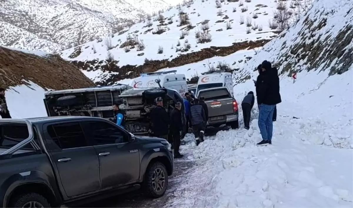 Hakkari'de Meydana Gelen Trafik Kazası: 2 Kişi Yaralandı