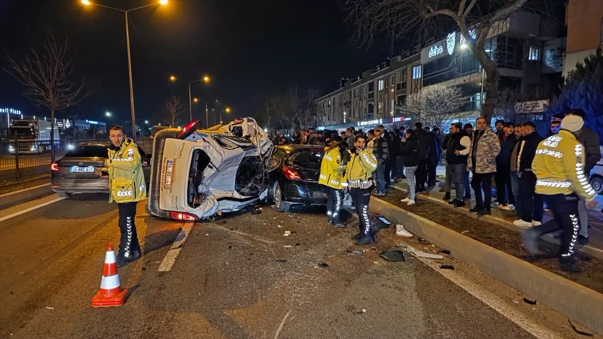 İnegöl'de Kaza: 1 Kişi Hayatını Kaybetti, 1 Kişi Yaralandı