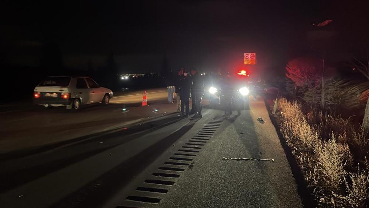 Kadını trafik kazasında kaybettikten sonra kocası polise 'çim topluyorduk' diye ifade verdi.