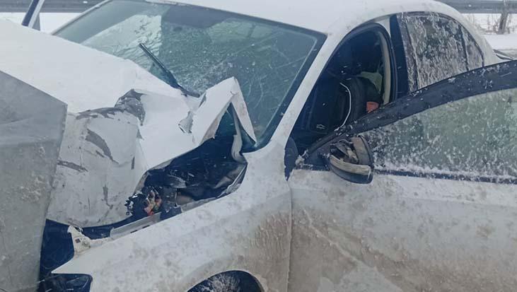 Kar ve buz nedeniyle trafik kazası oldu! Otoyolda zincirleme kaza