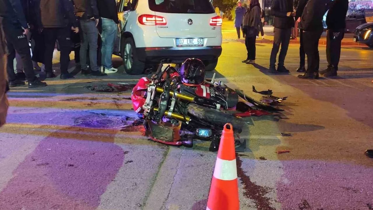 Manavgat'ta ünlü sosyal medya kişisi Kadir Akbulut motosiklet kazasında hayatını kaybetti.