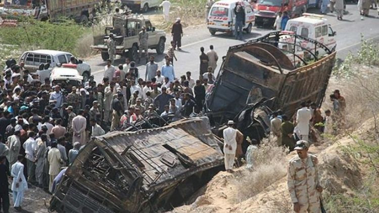Pakistan'da trajik kaza: 24 kişi hayatını kaybetti, 45 kişi yaralandı
