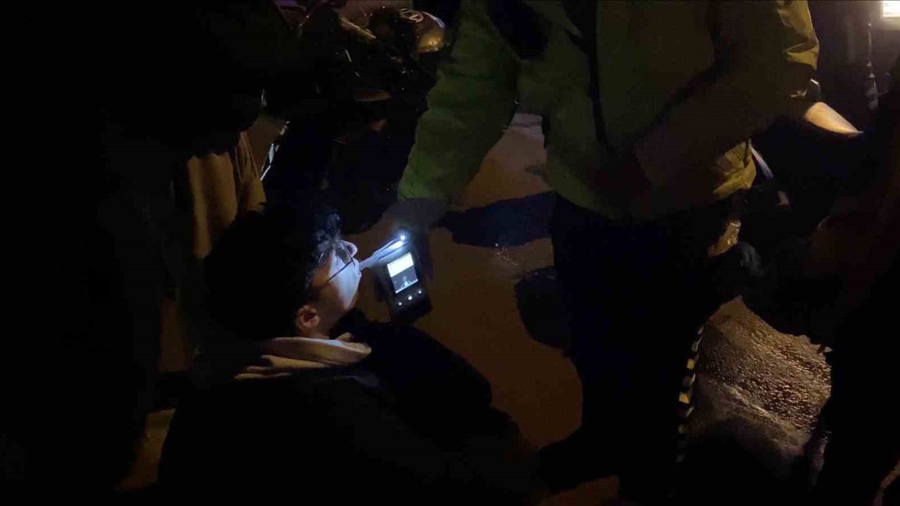 Trafik Kazası: Araç ve Motosiklet Çarpıştı, 2 Kişi Yaralandı