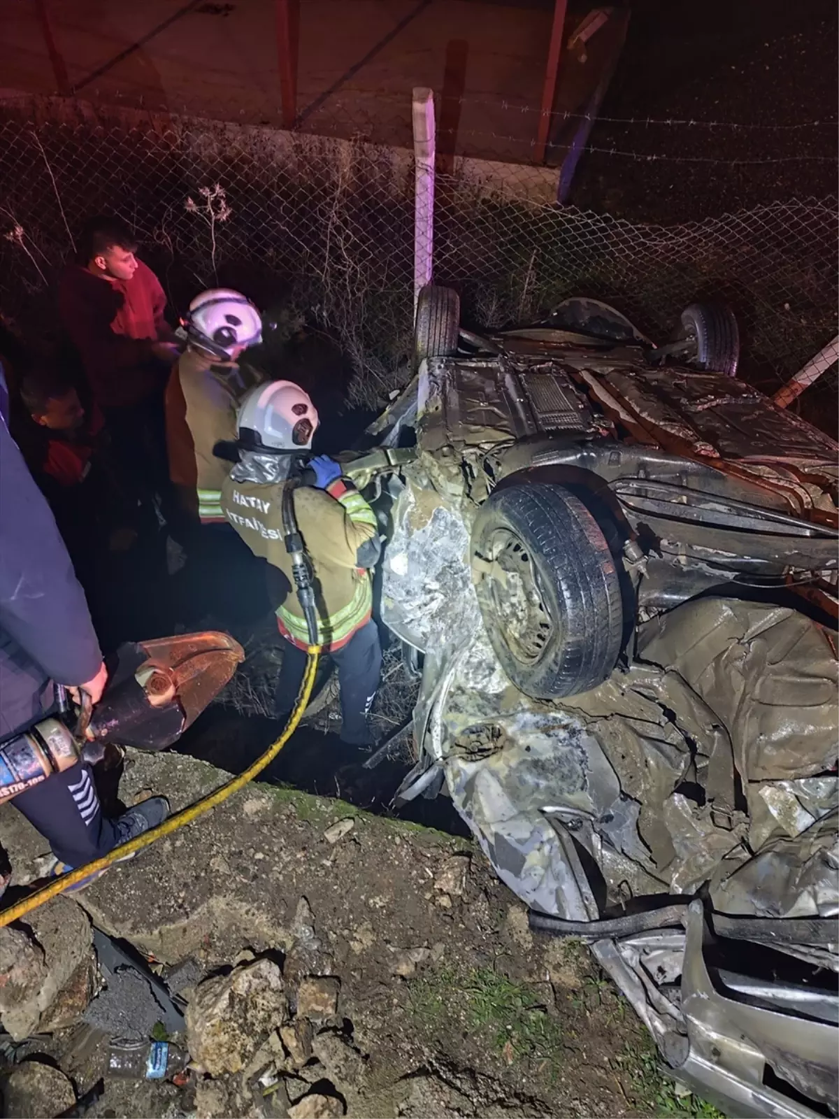 Antakya'da kaza: 2 kişi hayatını kaybetti, 3 kişi yaralandı.