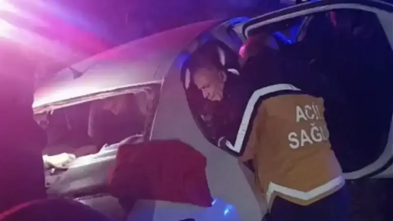 Batman-Siirt karayolunda trafik kazasında üç kişi yaralandı.