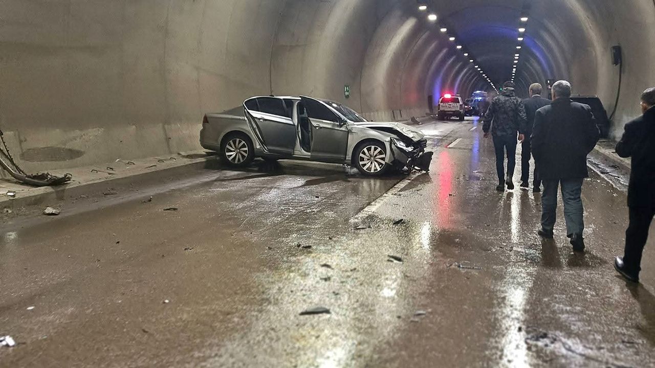 Buzlu tünelde zincirleme trafik kazası: 1 ölü, 8 yaralı.