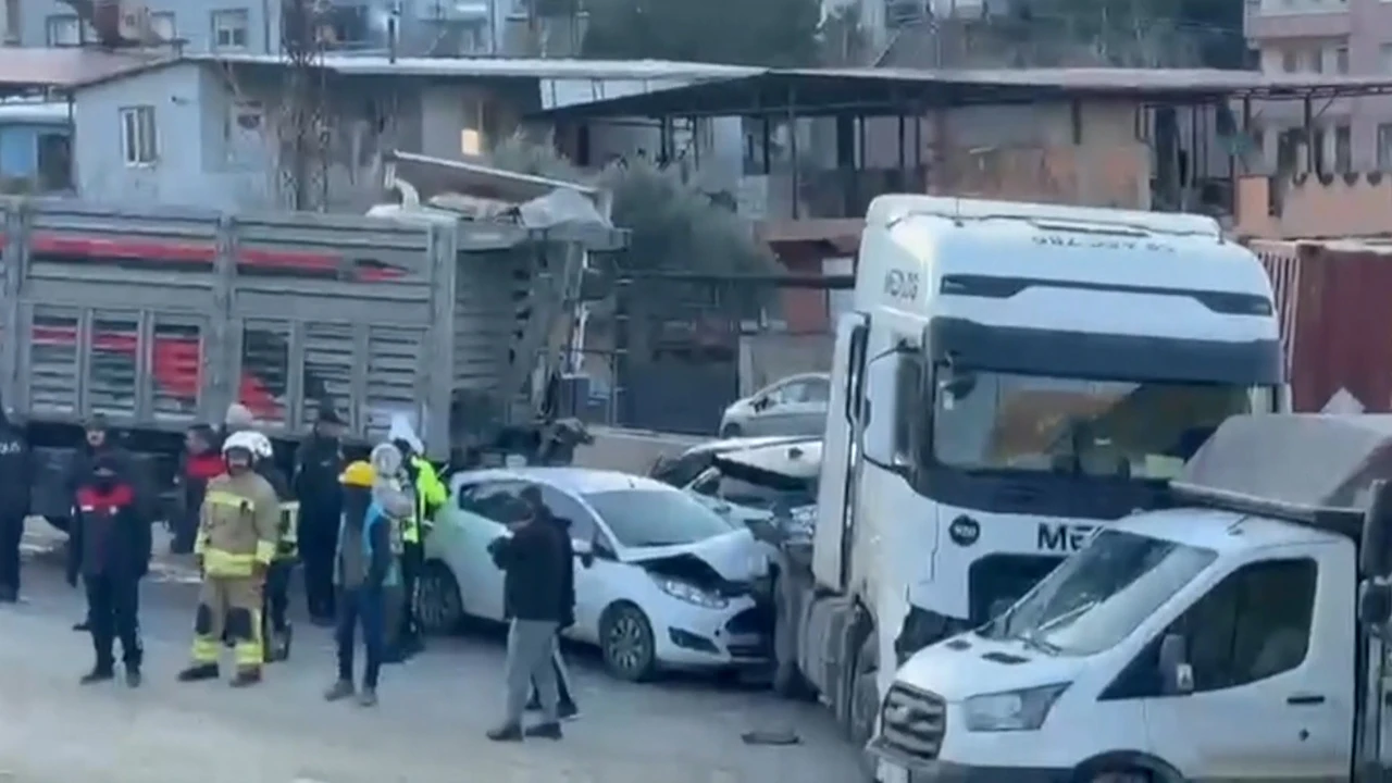 11 araç çarpıştı, 11 kişi yaralandı.