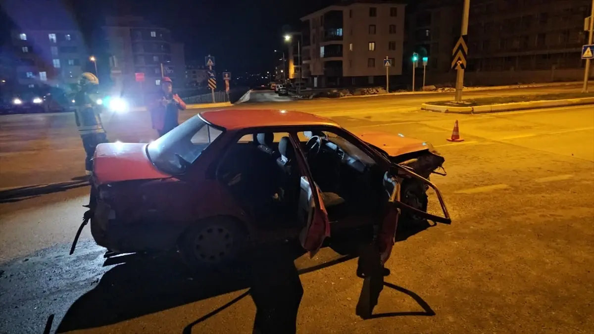 4 kişi yaralandı Çorum'da meydana gelen trafik kazasında