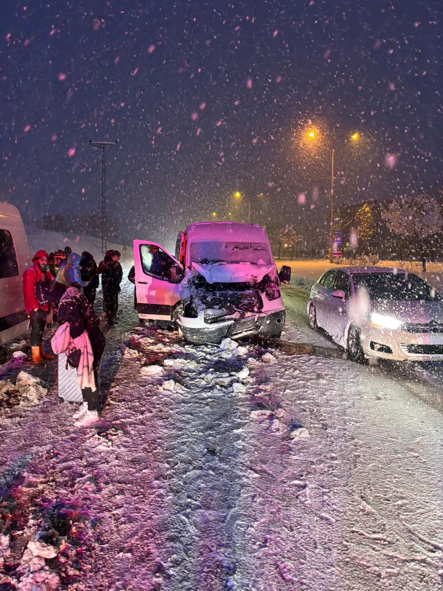 Bingöl'de Ardışık Kaza: 10 Kişi Yaralandı.