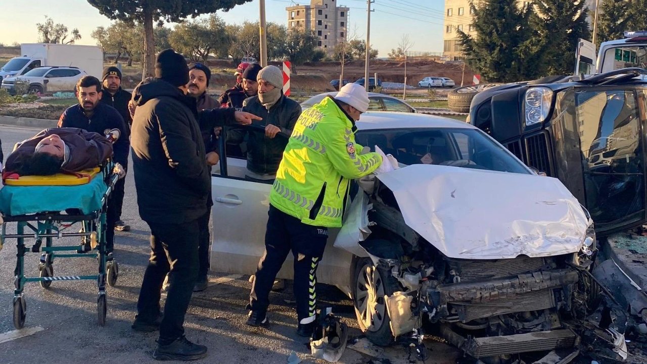 Kahramanmaraş'ta Çift Taraflı Trafik Kaza ile 3 Kişi Yaralandı.