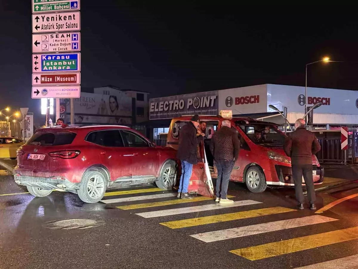 Sakarya'da Trafik Kazasında 5 Kişi Yaralandı.