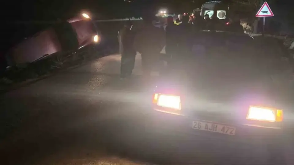 Samsun'da kaza: Şarampole devrilen araçta 6 kişi yaralandı!