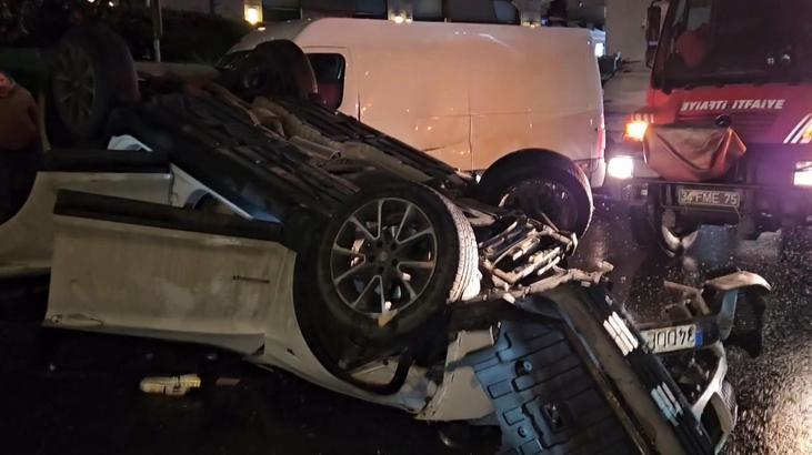 Beşiktaş'ta korkunç kaza: Minibüs takla atarak caddeye uçtu, 2 kişi yaralandı.