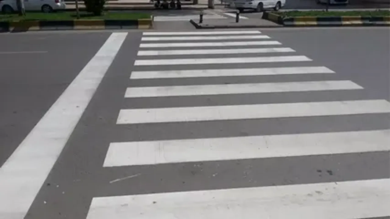 Girne'de trafik kazasında 53 yaşındaki kadın yaralandı, yaya çarptı.