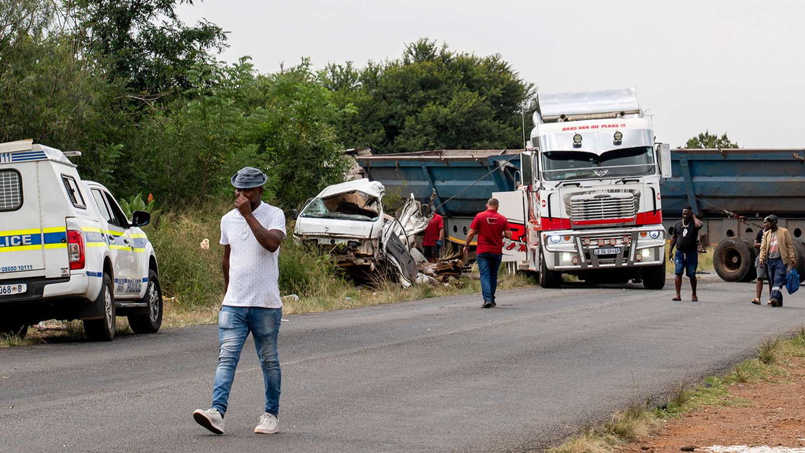 Güney Afrika'da okul servisi ve kamyonun çarpışması: 14 öğrenci hayatını kaybetti.