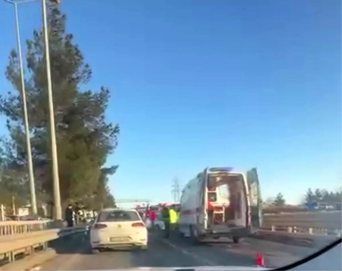 Diyarbakır'da trafik kazası: Ölü ve yaralı var.