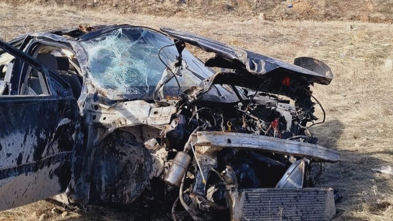 Malatya'da araç şarampole devrildi: 1 ölü, 2 ağır yaralı.
