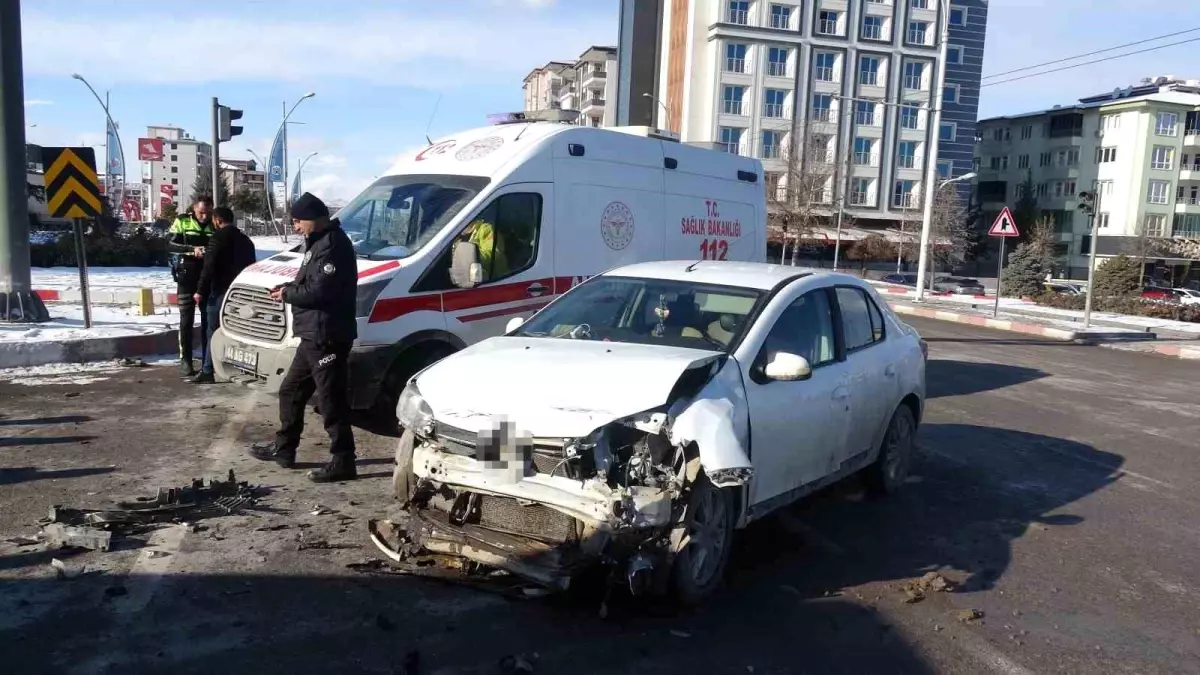 Malatya'da Kaza Yapan Araçta 2 Yaralı Var.