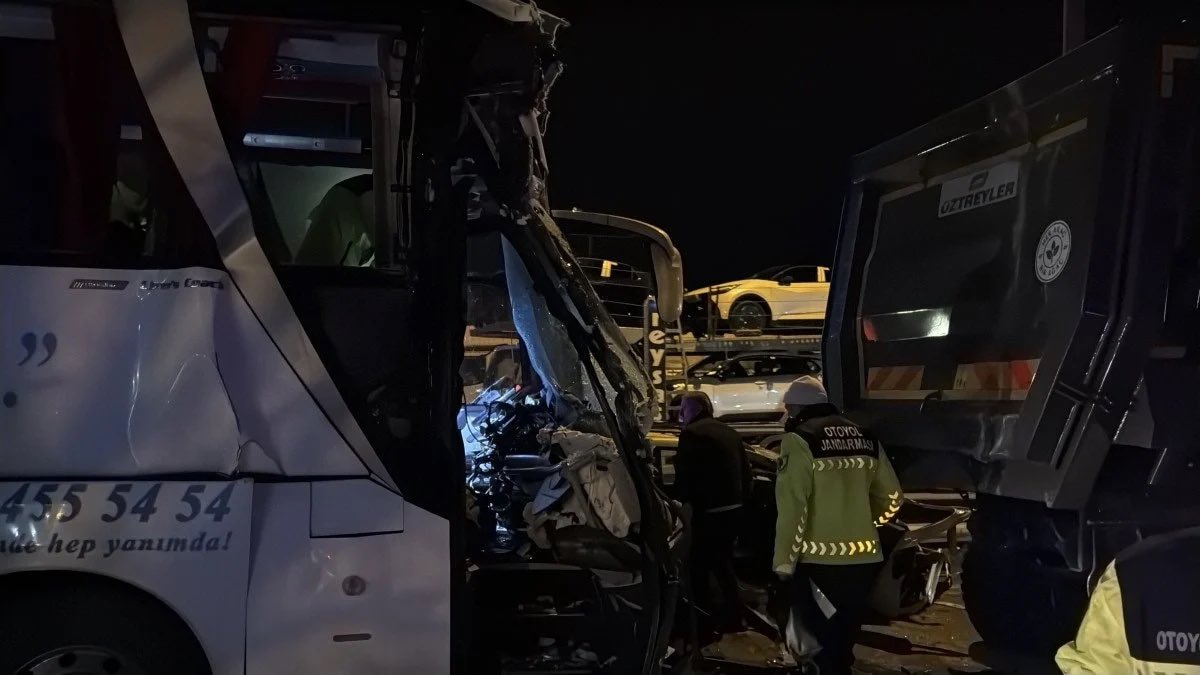 Sakarya'da TEM Otoyolu'nda Zincirleme Trafik Kazası!