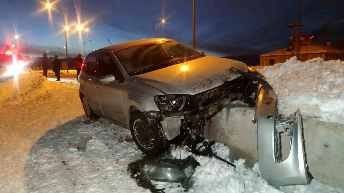 Van'ın trafik kazasında 3 kişi yaralandı.