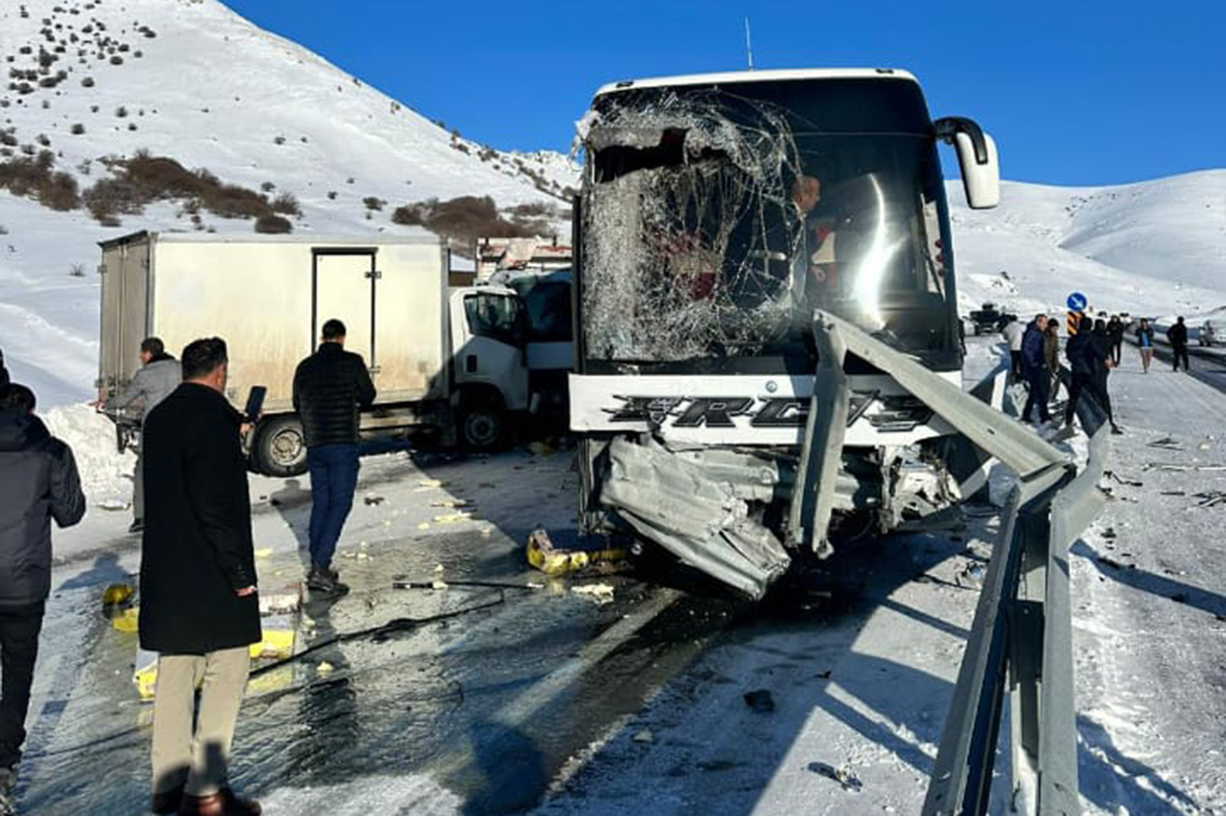 Ağrı'da meydana gelen zincirleme trafik kazasında 6 kişi yaralandı.