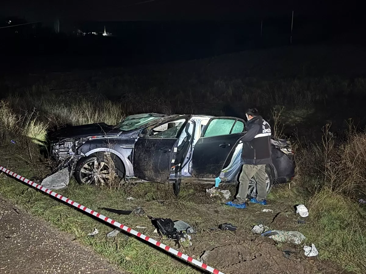 Eşme'de Kaza: 1 Kişi Hayatını Kaybetti, 3 Kişi Yaralandı