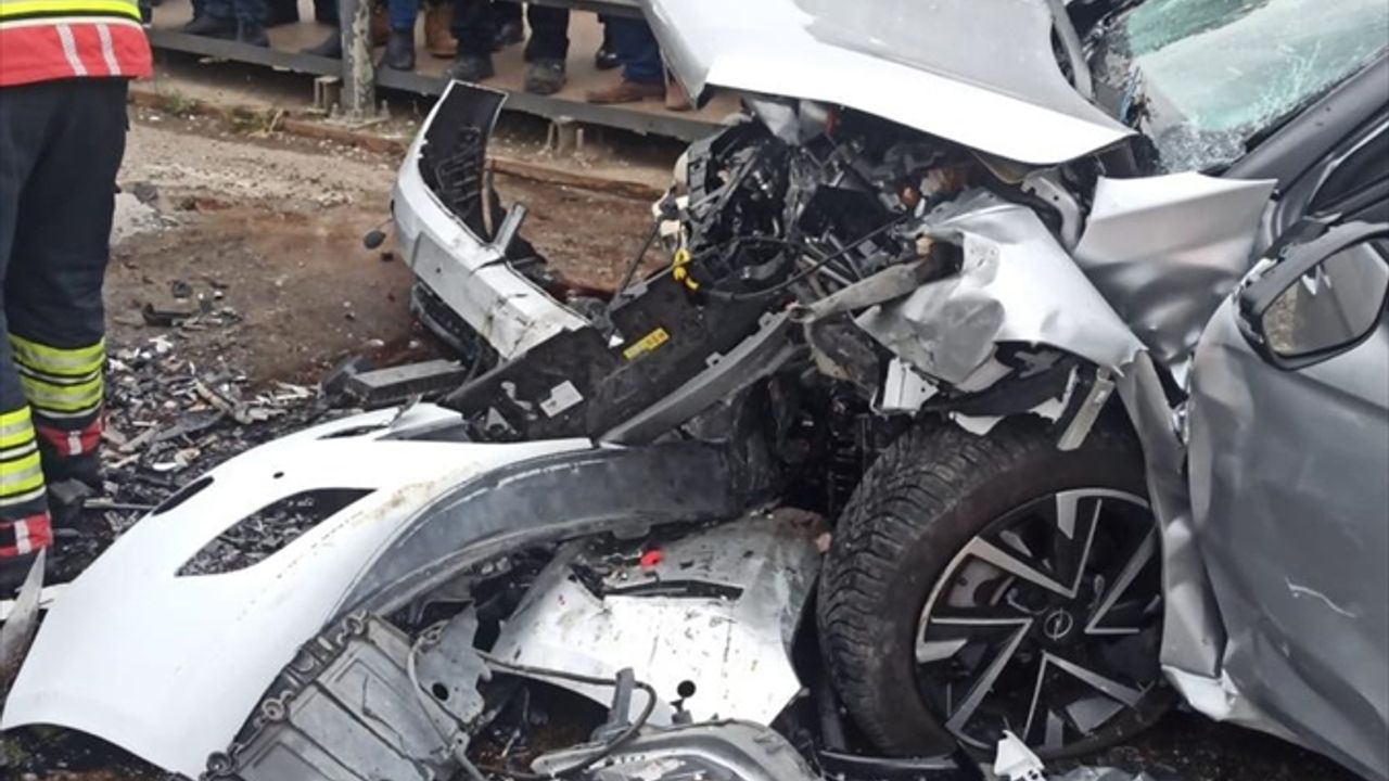 Ordu'da meydana gelen kaza sonucunda 1'i ağır olmak üzere 5 kişi yaralandı.