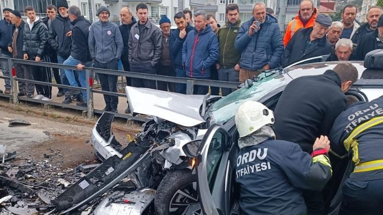 Ordu'da trafik kazası: 1 kişi hayatını kaybetti, 4 kişi yaralandı.