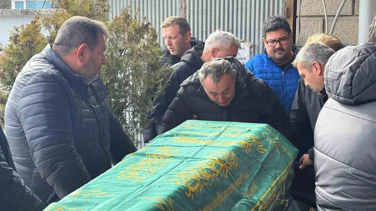 Sakarya'da Otobanda Zincirleme Kazada 28 Yaşındaki Genç Öldü.