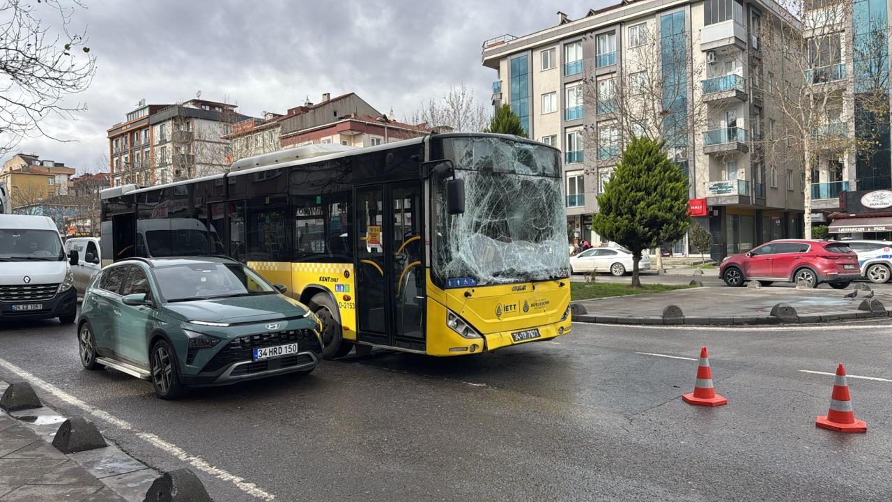Sancaktepe'de peş peşe kaza meydana geldi: 5 yaralı