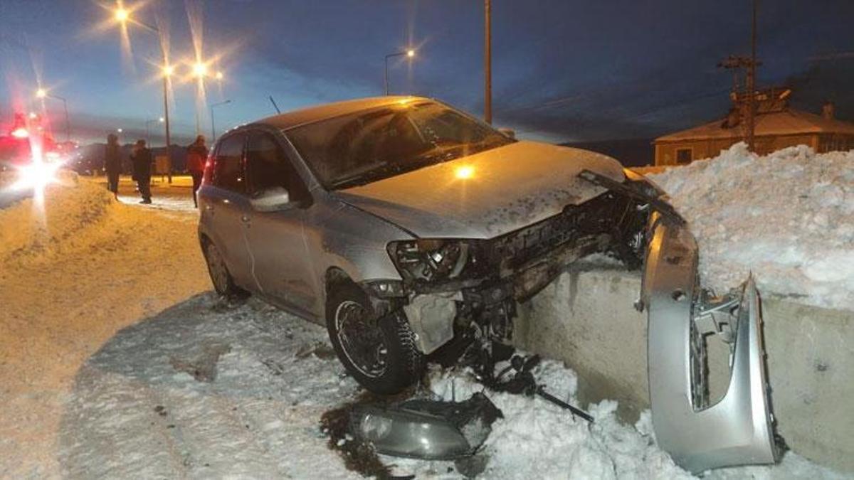 Van Gevaş'ta trafik kazasında 3 kişi yaralandı.
