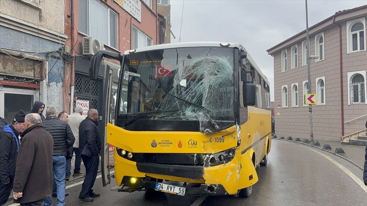 Beykoz'da kaza: 2 İETT otobüsü çarpıştı, 7 kişi yaralandı.