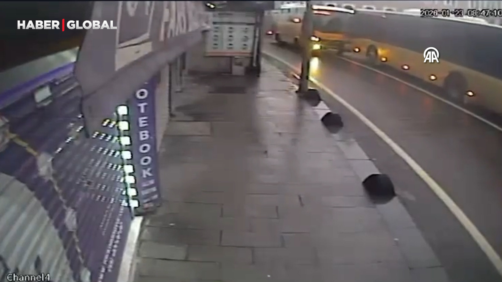 Beykoz'da korkunç kaza: 2 İETT otobüsü çarpıştı!