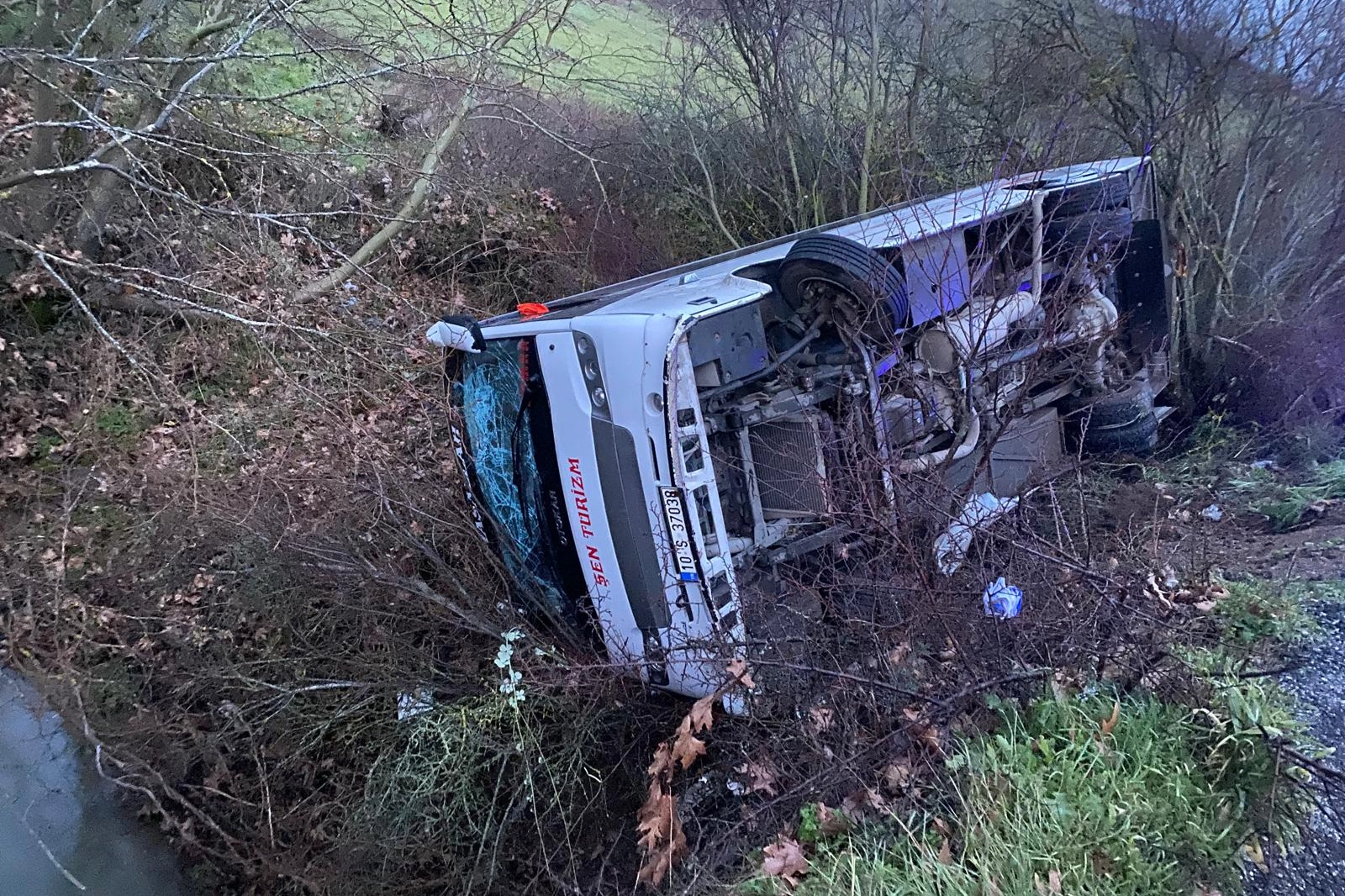 İvrindi'de trafik kazasında 14 kişi yaralandı.