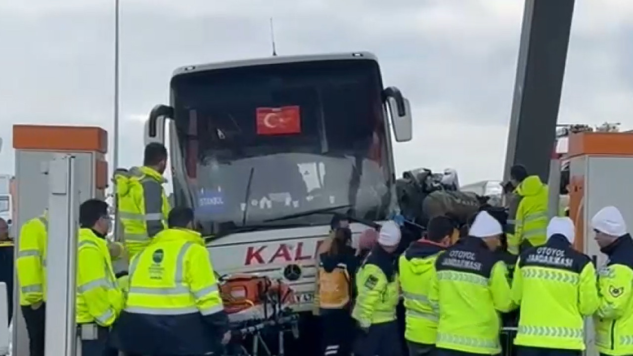 Kaza: Otomobil otobüse çarptı, Kuzey Marmara Otoyolu'nda yaralılar var.