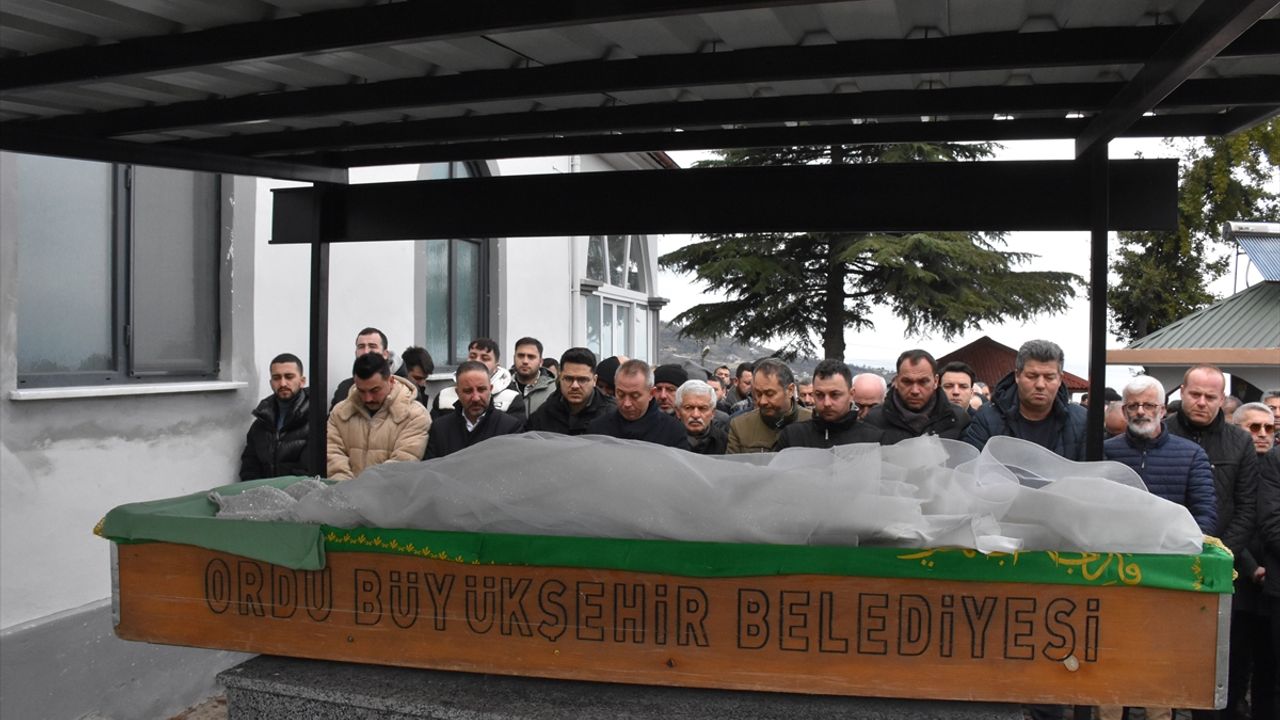 Ordu'da trafik kazasında ölen genç kadının cenazesi toprağa verildi.