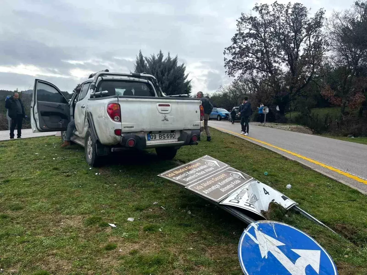 Çanakkale'de Trafik Kazası: 2 Kişi Yaralandı
