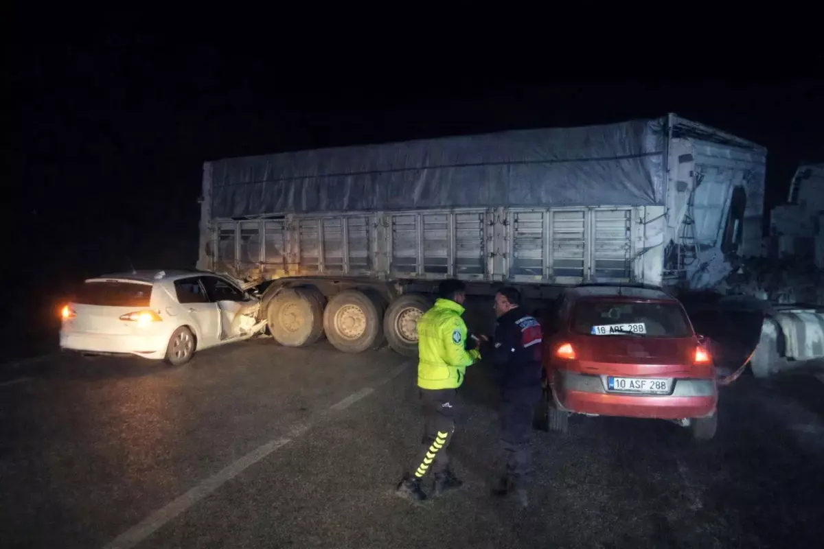 Bandırma'da Trafik Kazası: 8 Kişi Yaralandı