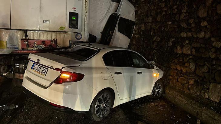 Burdur'da meydana gelen trafik kazasında 1 kişi hayatını kaybetti ve 7 kişi yaralandı.