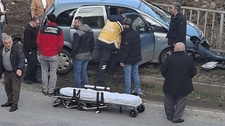 Direksiyon başında kalp krizi geçirerek kaza yaparak yaşamını yitirdi.