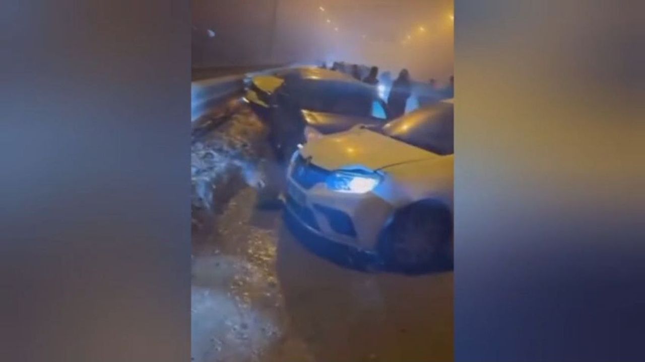 Diyarbakır'da 13 araç çarpıştı: 7 kişi yaralandı.