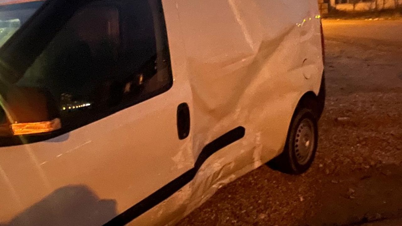 Kaza İnegöl'de meydana geldi; 2 kişi yaralandı.