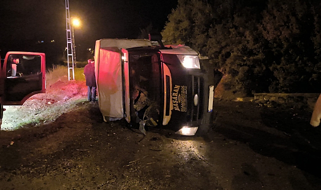 Niksar'da Kaza: Transit Kamyonet Devrildi - YEREL
