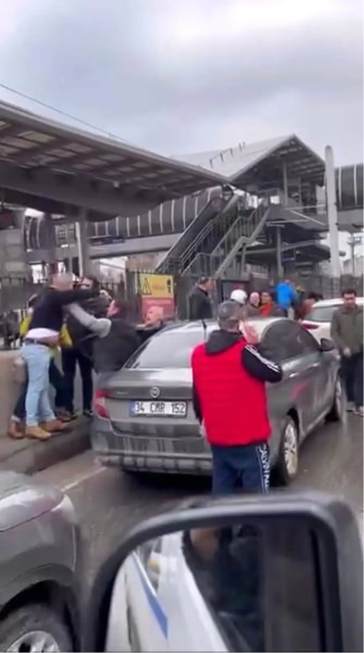 Bursa'da Trafik Kazası Sonucu Meydana Gelen Tartışma
